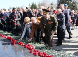 Возложение цветов к мемориалам воинской славы