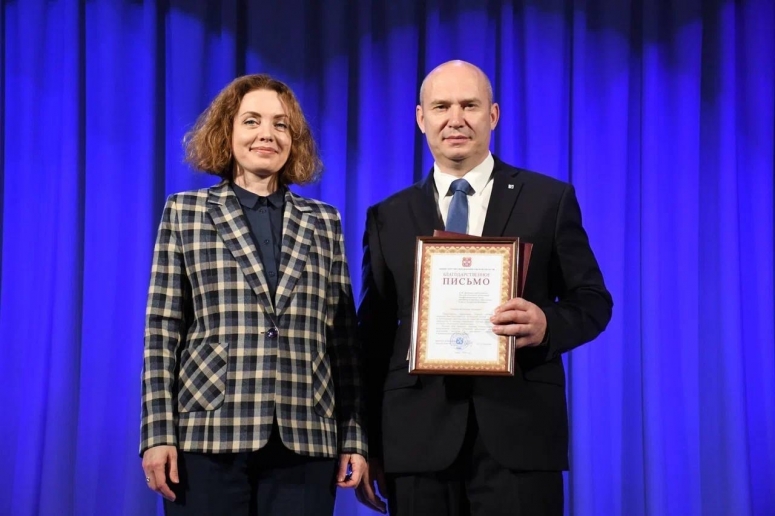 С наградами и песнями