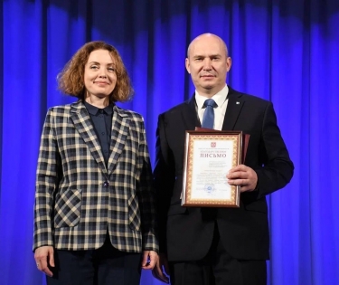 С наградами и песнями